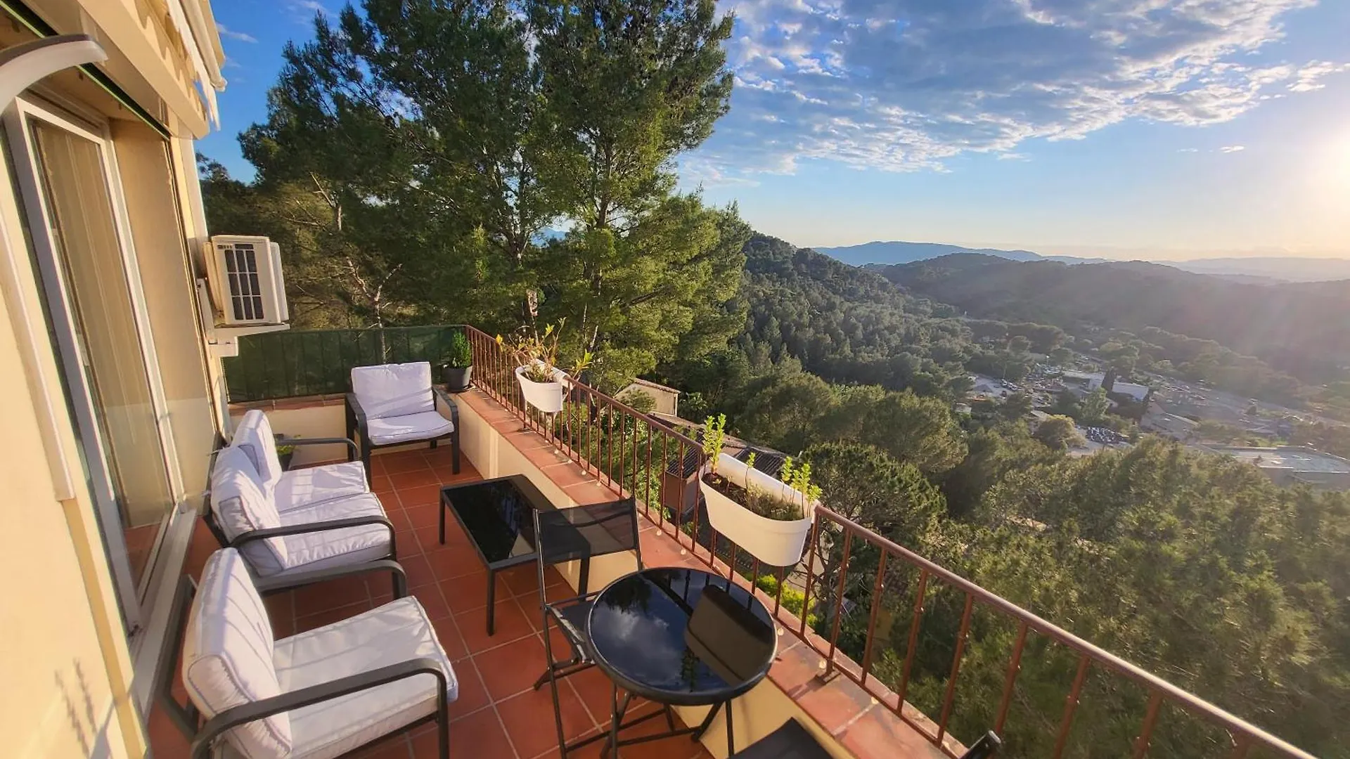 Ferienwohnung T3 Avec Magnifique Vue Montagne, 3 Etoiles, Piscine Et Parking, Clim Mougins